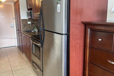 Купить кондоминиум в Санни-Айлс-Бич, Флорида 33.44м2, № 1940148 - фото 5