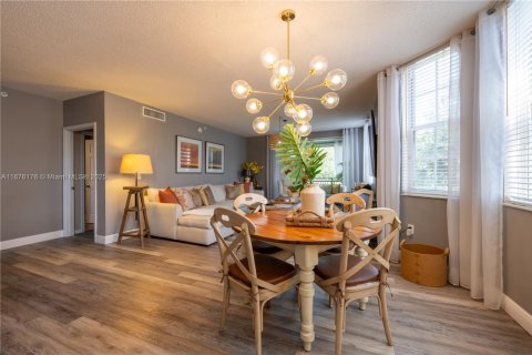 Снять в аренду кондоминиум в Веллингтон, Флорида 3 спальни, 151.71м2, № 1926945 - фото 1