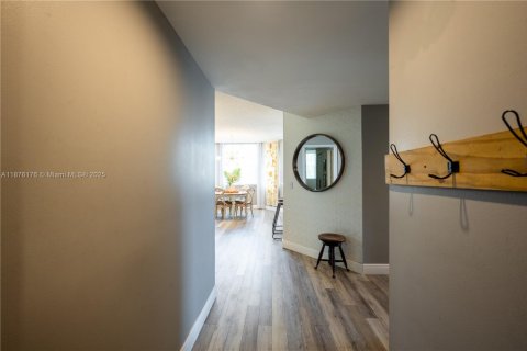 Снять в аренду кондоминиум в Веллингтон, Флорида 3 спальни, 151.71м2, № 1926945 - фото 3