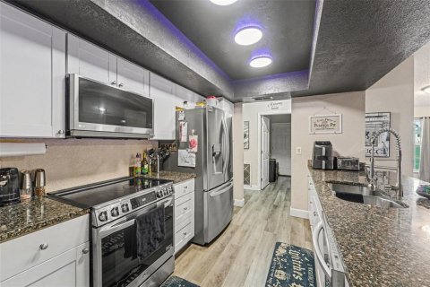 Villa ou maison à vendre à Spring Hill, Floride: 2 chambres, 162.58 m2 № 2398394 - photo 8