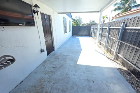 Immobilier commercial à louer à Miami Gardens, Floride: 1 chambre № 1946429 - photo 11