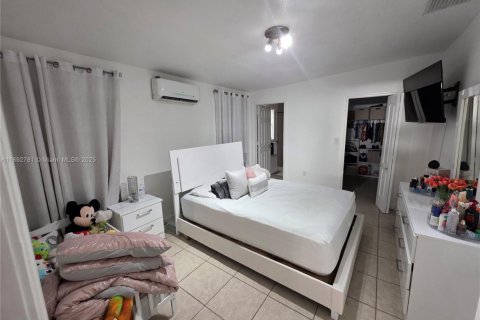 Commercial property in Miami Gardens, Florida 1 bedroom № 1946429 - photo 6