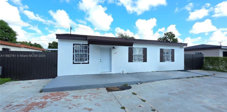 Commercial property in Miami Gardens, Florida 1 bedroom № 1946429