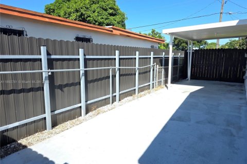 Immobilier commercial à louer à Miami Gardens, Floride: 1 chambre № 1946429 - photo 12