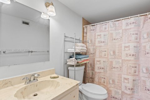Condo in Hallandale Beach, Florida, 2 bedrooms  № 2041192 - photo 7