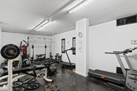 Condo in Hallandale Beach, Florida, 2 bedrooms  № 2041192 - photo 13