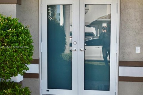 Casa en venta en Sunrise, Florida, 4 dormitorios, 212.19 m2 № 2053477 - foto 3