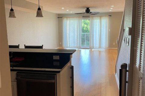 Townhouse in Indian Shores, Florida 3 bedrooms, 138.24 sq.m. № 1915846 - photo 5