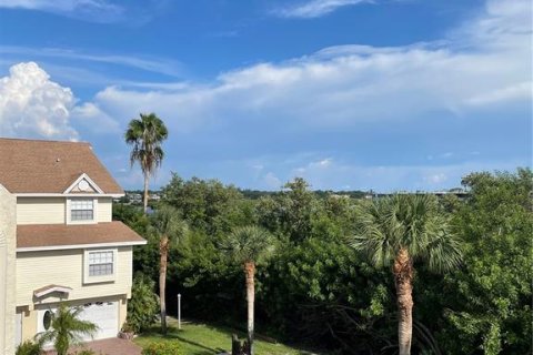 Townhouse in Indian Shores, Florida 3 bedrooms, 138.24 sq.m. № 1915846 - photo 21