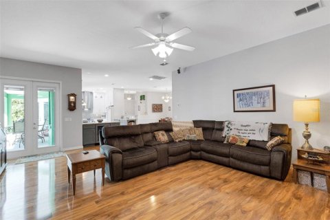 House in Lakeland, Florida 3 bedrooms, 197.79 sq.m. № 1904420 - photo 2