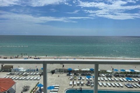 Condo in Sunny Isles Beach, Florida № 1980557 - photo 1