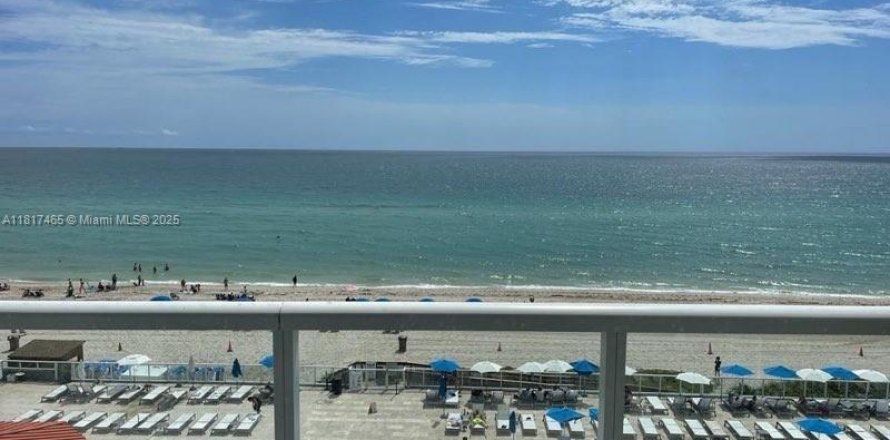 Studio in the Condo in Sunny Isles Beach, Florida № 1980557