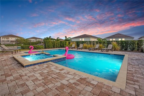 Villa ou maison à vendre à Kissimmee, Floride: 10 chambres, 477.33 m2 № 2436818 - photo 2