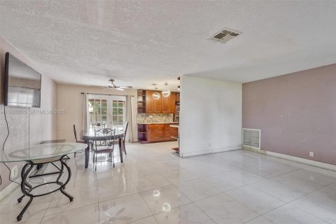 Casa en venta en Boynton Beach, Florida, 4 dormitorios, 159.33 m2 № 1984721 - foto 3