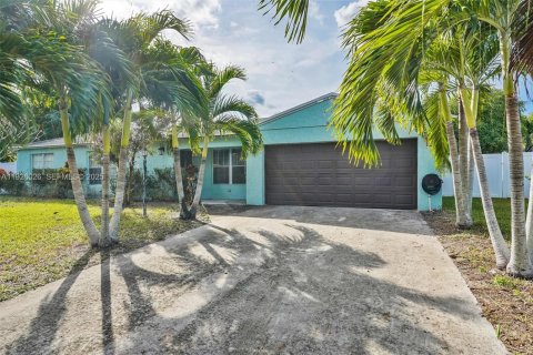 Casa en venta en Boynton Beach, Florida, 4 dormitorios, 159.33 m2 № 1984721 - foto 1