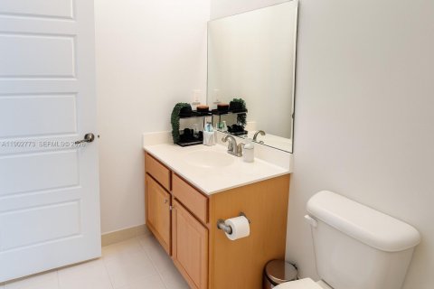 House in Miami, Florida 3 bedrooms, 182.55 sq.m. № 2078261 - photo 21