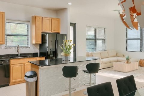 House in Miami, Florida 3 bedrooms, 182.55 sq.m. № 2078261 - photo 8