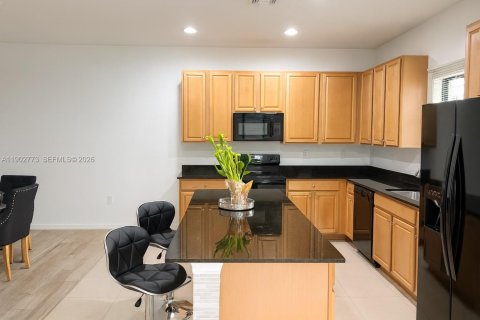 House in Miami, Florida 3 bedrooms, 182.55 sq.m. № 2078261 - photo 9