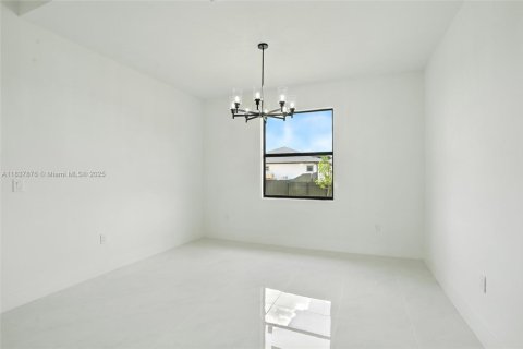 Villa ou maison à vendre à Cape Coral, Floride: 3 chambres, 166.57 m2 № 1966498 - photo 10