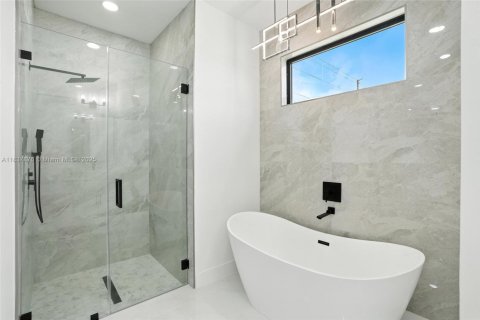 Villa ou maison à vendre à Cape Coral, Floride: 3 chambres, 166.57 m2 № 1966498 - photo 15