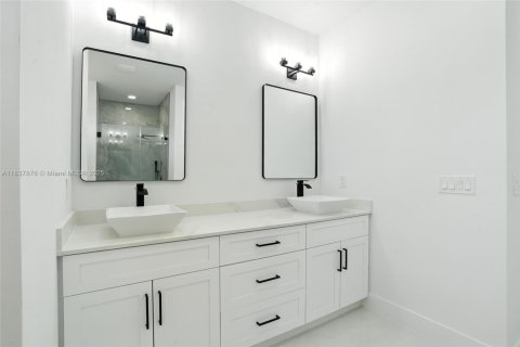 Villa ou maison à vendre à Cape Coral, Floride: 3 chambres, 166.57 m2 № 1966498 - photo 16