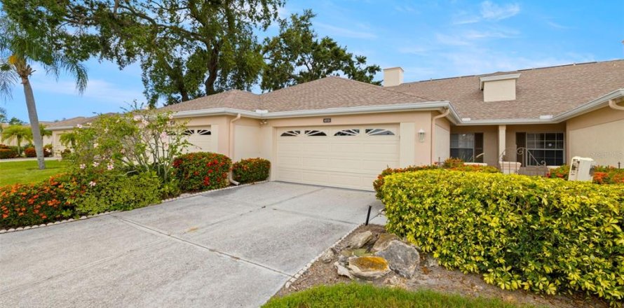 House in Bradenton, Florida 2 bedrooms, 121.14 sq.m. № 1886739