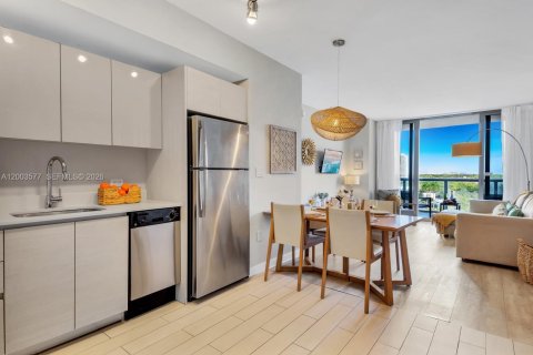 Condo in Hallandale Beach, Florida, 2 bedrooms  № 2068389 - photo 13