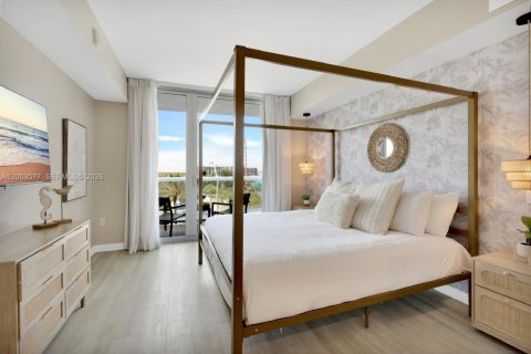 Condo in Hallandale Beach, Florida, 2 bedrooms  № 2068389 - photo 17