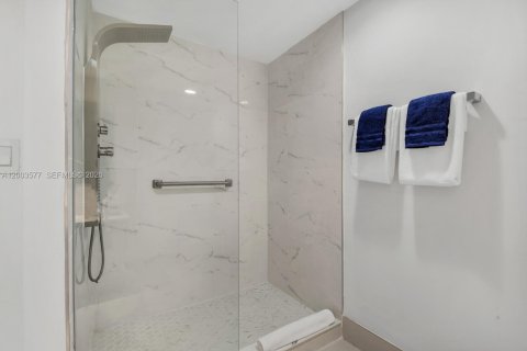 Condo in Hallandale Beach, Florida, 2 bedrooms  № 2068389 - photo 21