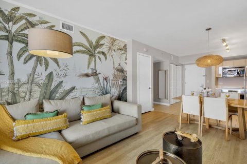 Condo in Hallandale Beach, Florida, 2 bedrooms  № 2068389 - photo 10