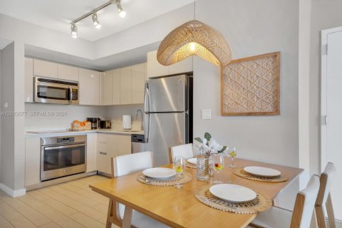 Condo in Hallandale Beach, Florida, 2 bedrooms  № 2068389 - photo 12