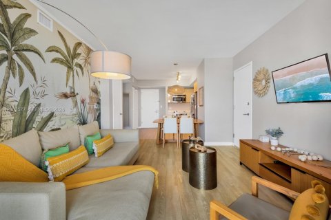 Condo in Hallandale Beach, Florida, 2 bedrooms  № 2068389 - photo 8