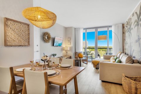 Condo in Hallandale Beach, Florida, 2 bedrooms  № 2068389 - photo 11