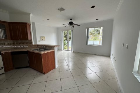 Casa en alquiler en Miramar, Florida, 4 dormitorios, 173.63 m2 № 2059985 - foto 6