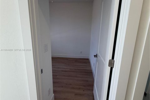 Casa en alquiler en Lehigh Acres, Florida, 3 dormitorios № 2047829 - foto 13