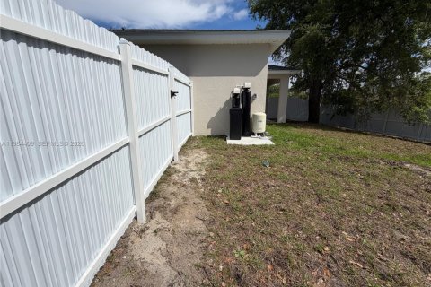 Casa en alquiler en Lehigh Acres, Florida, 3 dormitorios № 2047829 - foto 9