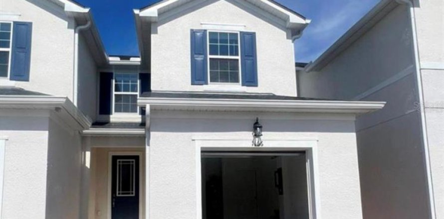 Adosado en Kissimmee, Florida 3 dormitorios, 136.85 m2 № 2277180