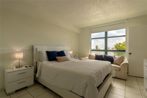 Condo in Miami, Florida, 2 bedrooms № 2248766 - photo 8