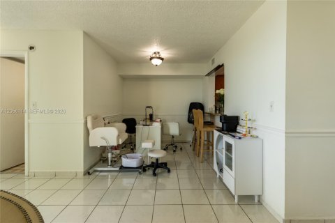 Condo in Miami, Florida, 2 bedrooms № 2248766 - photo 12