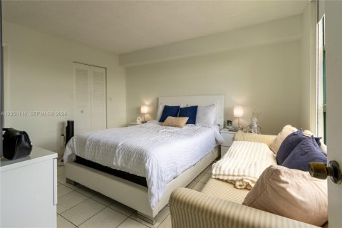 Condo in Miami, Florida, 2 bedrooms № 2248766 - photo 11
