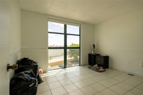 Condo in Miami, Florida, 2 bedrooms № 2248766 - photo 4