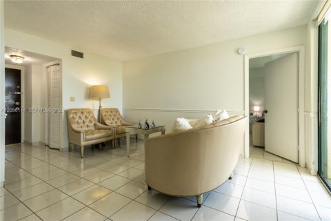 Condo in Miami, Florida, 2 bedrooms № 2248766 - photo 14