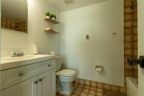 Condo in Miami, Florida, 2 bedrooms № 2248766 - photo 6
