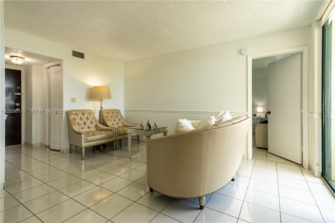 Condo in Miami, Florida, 2 bedrooms № 2248766 - photo 13