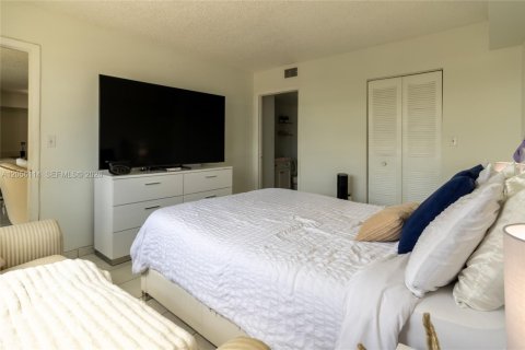 Condo in Miami, Florida, 2 bedrooms № 2248766 - photo 9