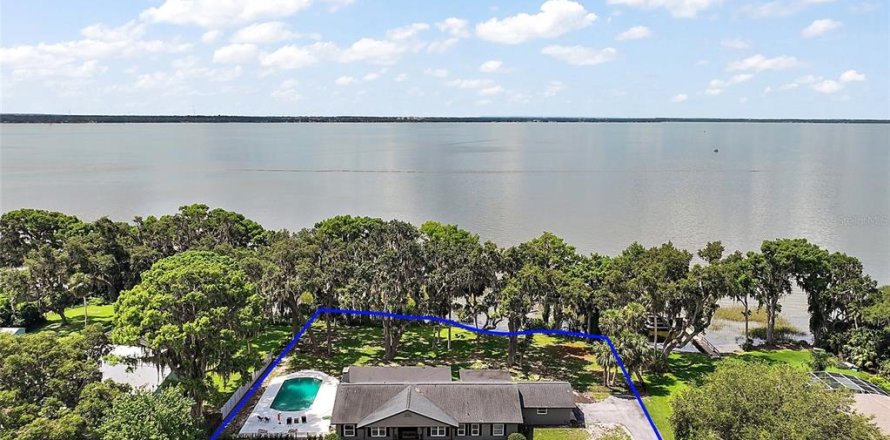 Villa ou maison à Eustis, Floride 3 chambres, 304.44 m2 № 1845314