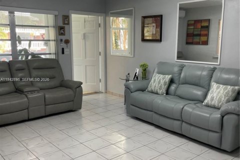 Купить кондоминиум в Халландейл-Бич, Флорида 1 спальня, 68.38м2, № 2054818 - фото 7