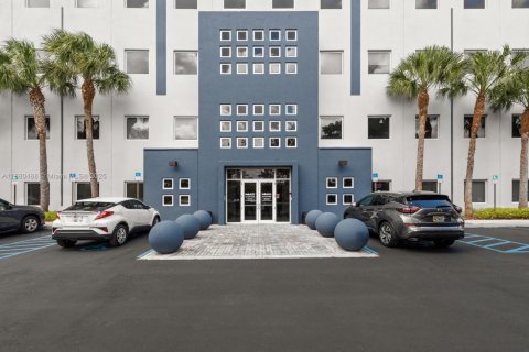 Immobilier commercial à Doral, Floride № 2078080