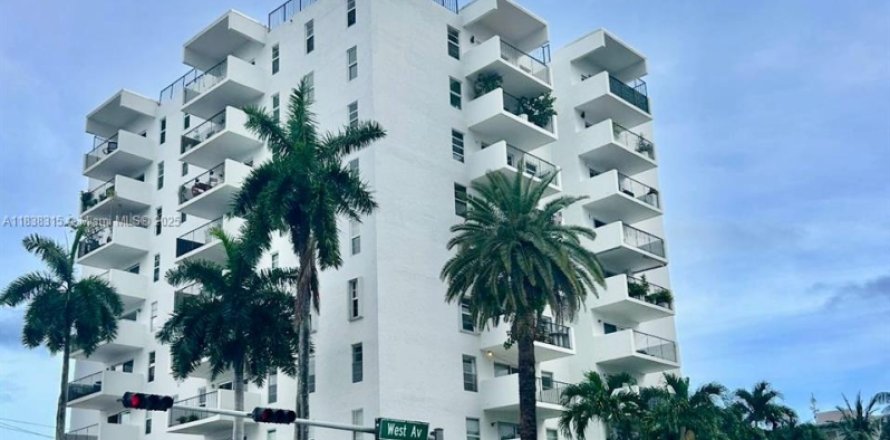 Condominio en Miami Beach, Florida, 2 dormitorios № 1828309