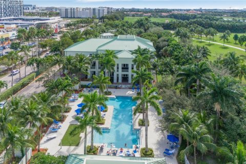 Кондоминиум с 1 спальней в Дорал, Флорида № 2031404